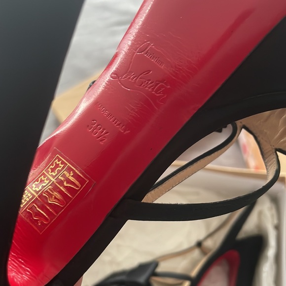 Christian Louboutin Paris - Picture 5 of 13